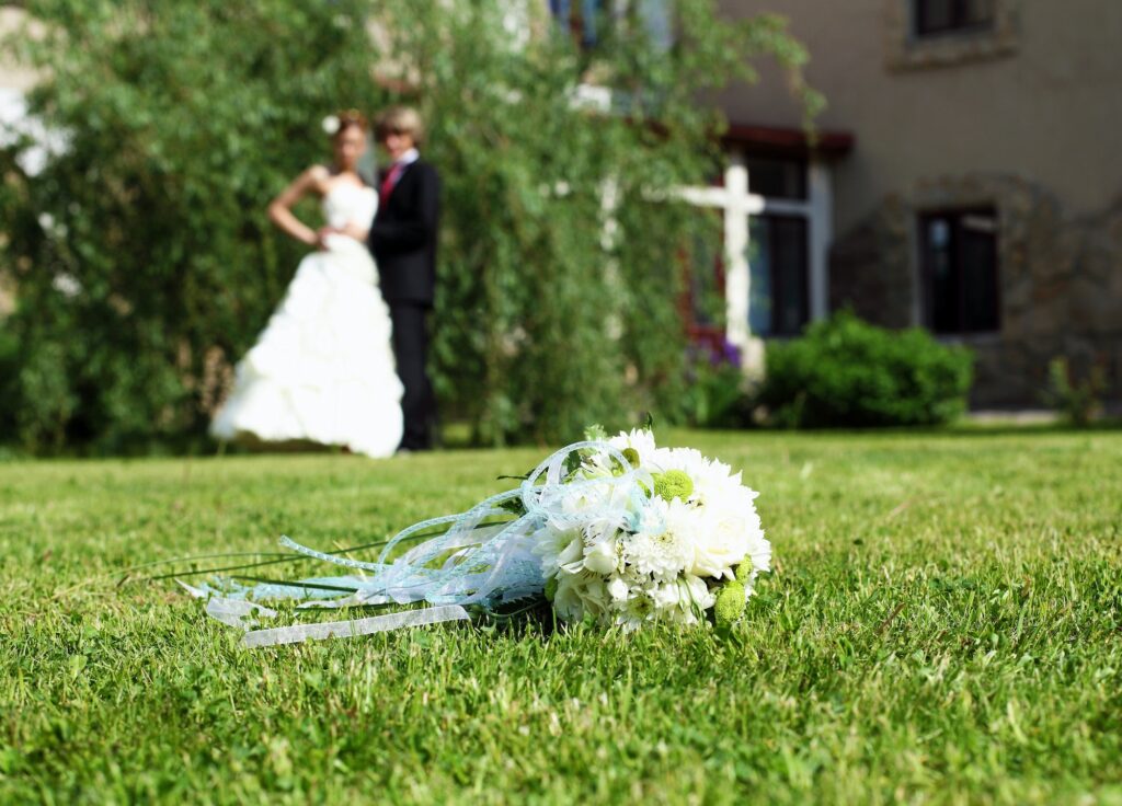 Suite bouquet in the foreground